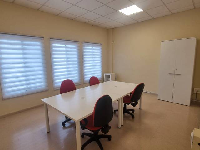 Local comercial en Alquiler en Calle Flauta Mágica, 11 en Distrito Zeta - Recinto Ferial Cortijo de Torres