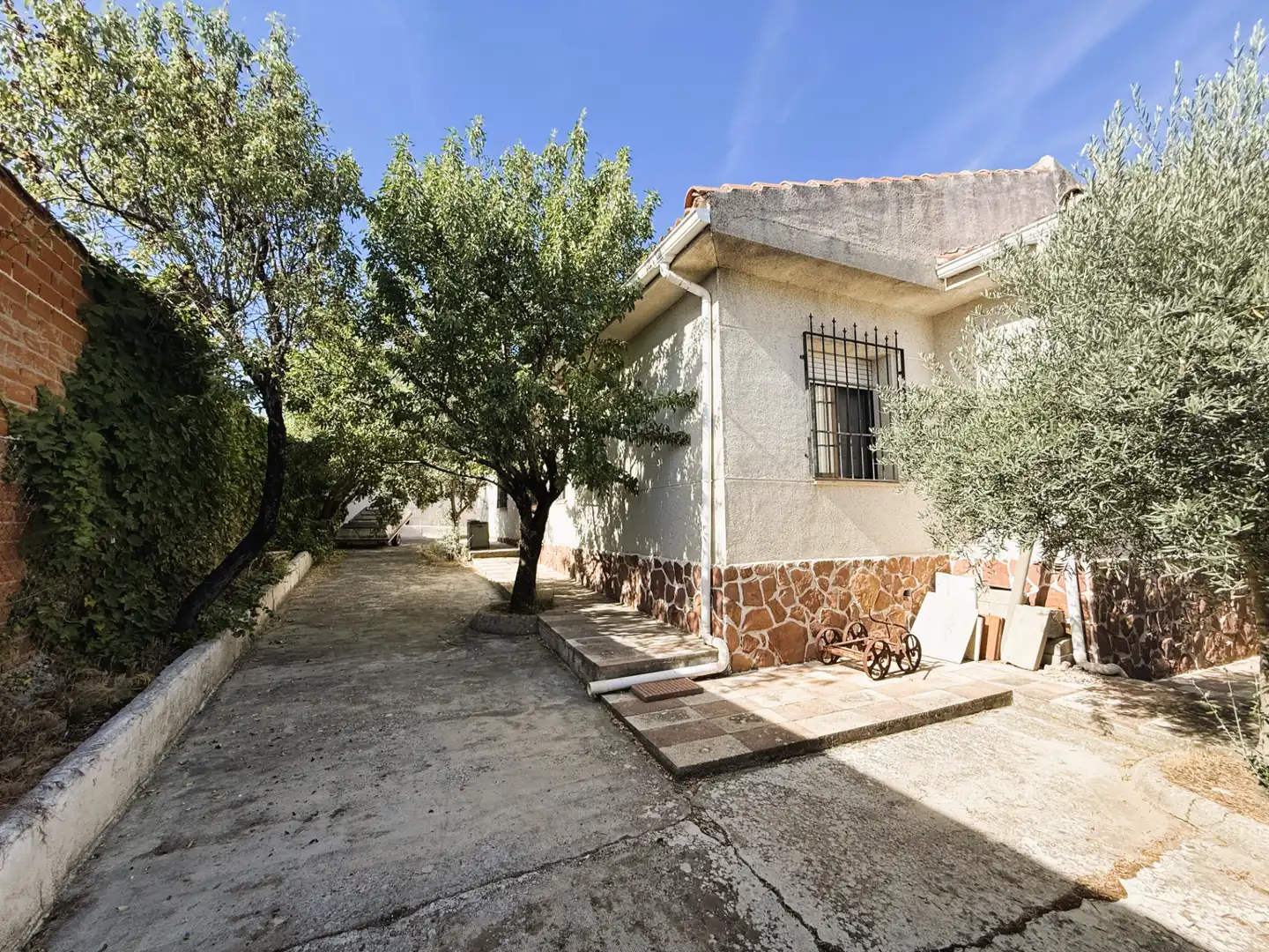 Außenansicht von Haus oder Chalet zum Verkauf in Colmenar de Oreja mit Heizung, Privatgarten und Terrasse