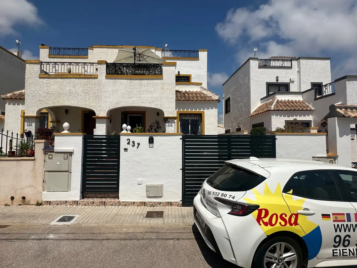 Vista exterior de Casa adosada en venta en Orihuela con Aire acondicionado, Piscina y Amueblado