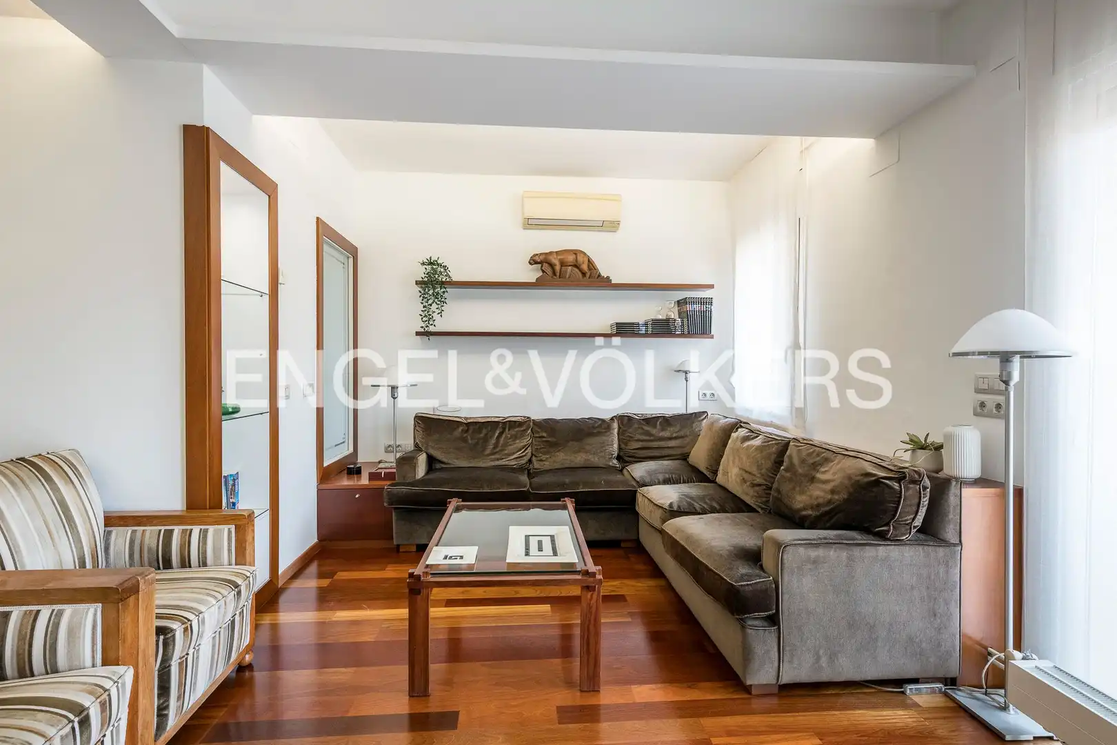 Wohnzimmer von Wohnung zum Verkauf in Barcelona mit Klimaanlage, Heizung und Parkett