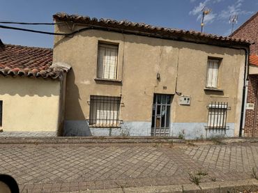 Detached house for sale in Roales