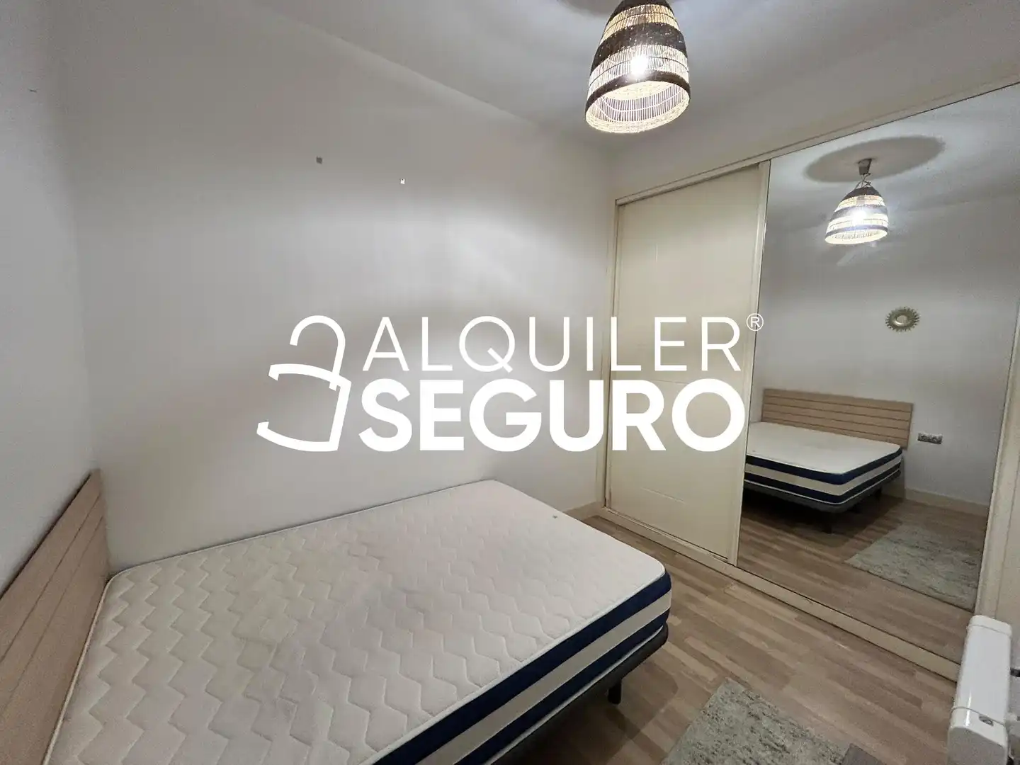 Schlafzimmer von Wohnung zur Miete in Madrid mit Klimaanlage, Heizung und Möbliert