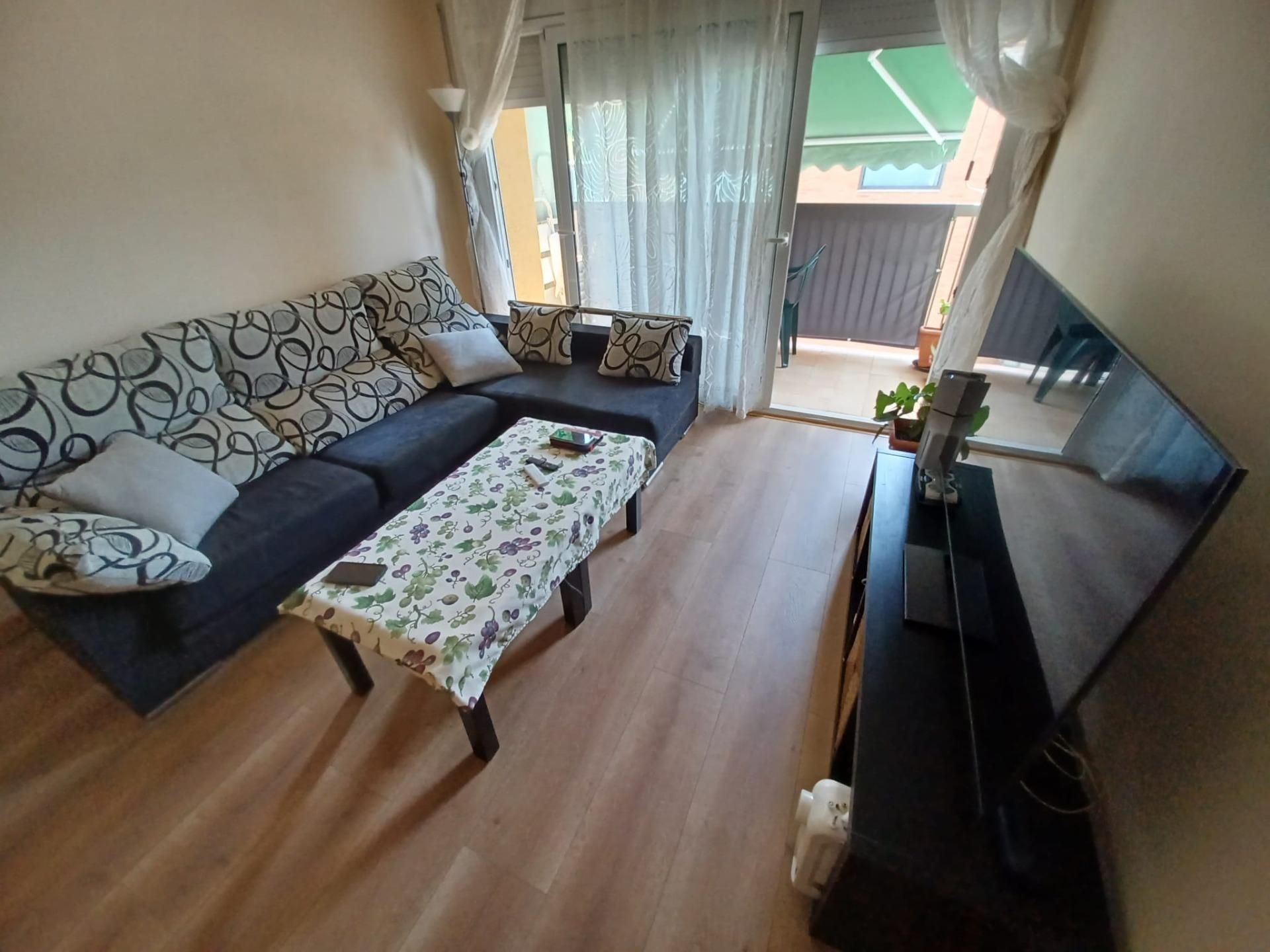 Sala d'estar de Estudi en venda en Pineda de Mar amb Aire condicionat, Parquet i Balcó