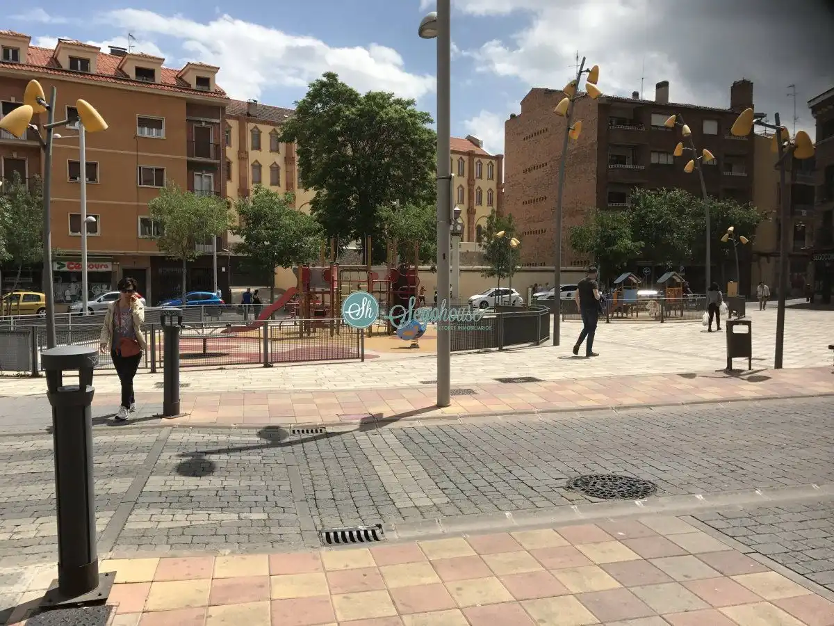 Vista exterior de Pis en venda en Segovia amb Calefacció, Parquet i Terrassa