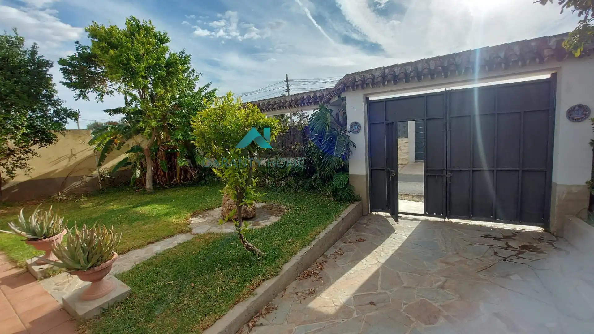 Jardí de Casa o xalet en venda en Dos Hermanas amb Aire condicionat, Jardí privat i Traster