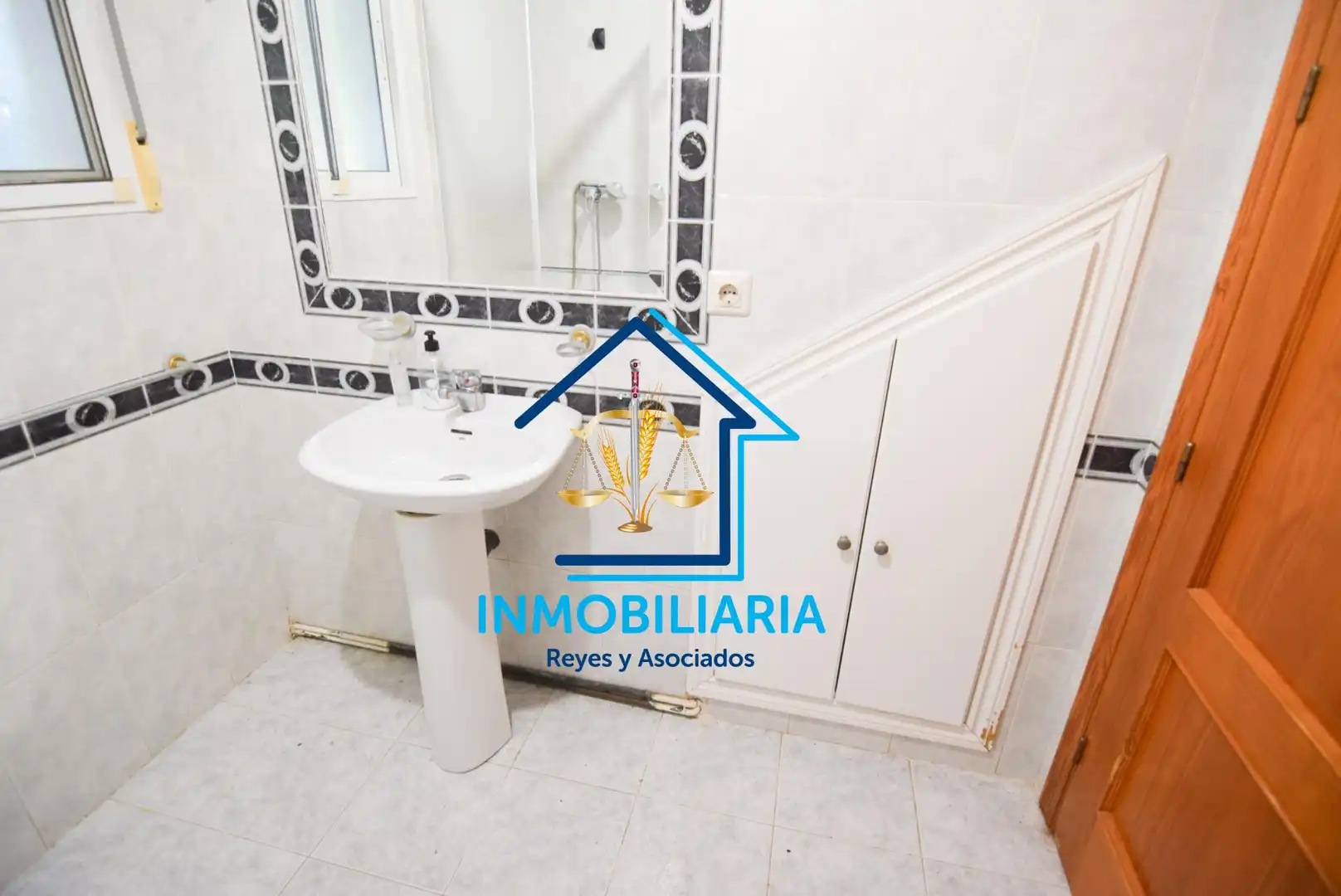 Bany de Pis en venda en Córdoba amb Aire condicionat, Moblat i Alarma