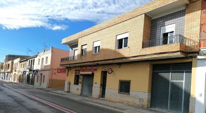 Vista exterior de Pis en venda en Montroy amb Alarma