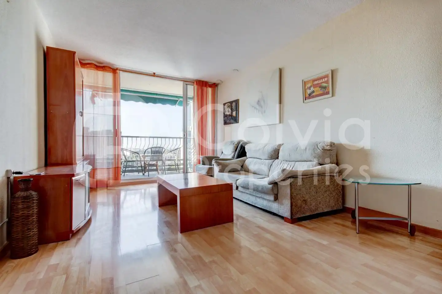 Living room of Flat for sale in L'Hospitalet de Llobregat  with Parquet flooring and Balcony