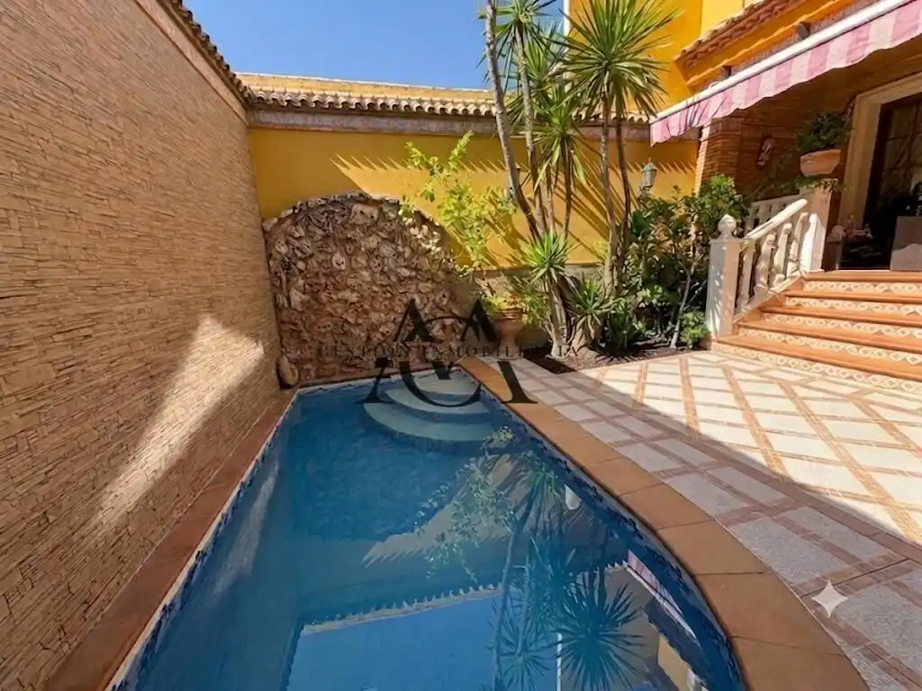 Piscina de Casa o xalet en venda en Lucena amb Piscina comunitària