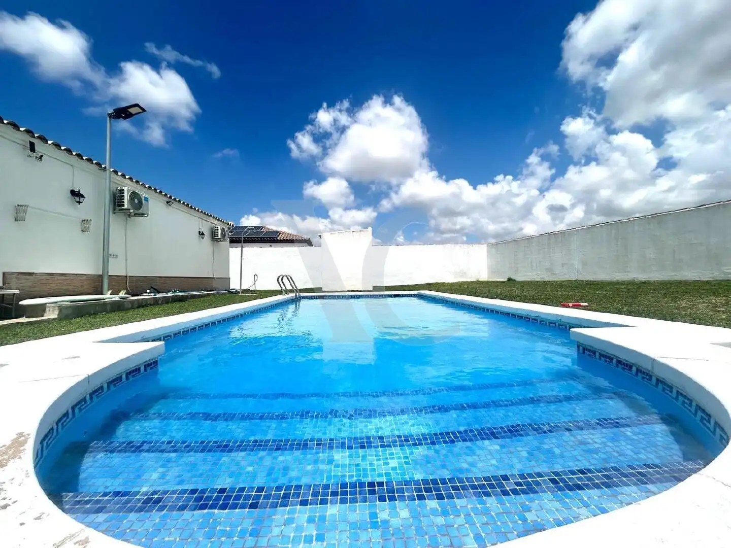 Swimming pool of Houses for sale in Chiclana de la Frontera