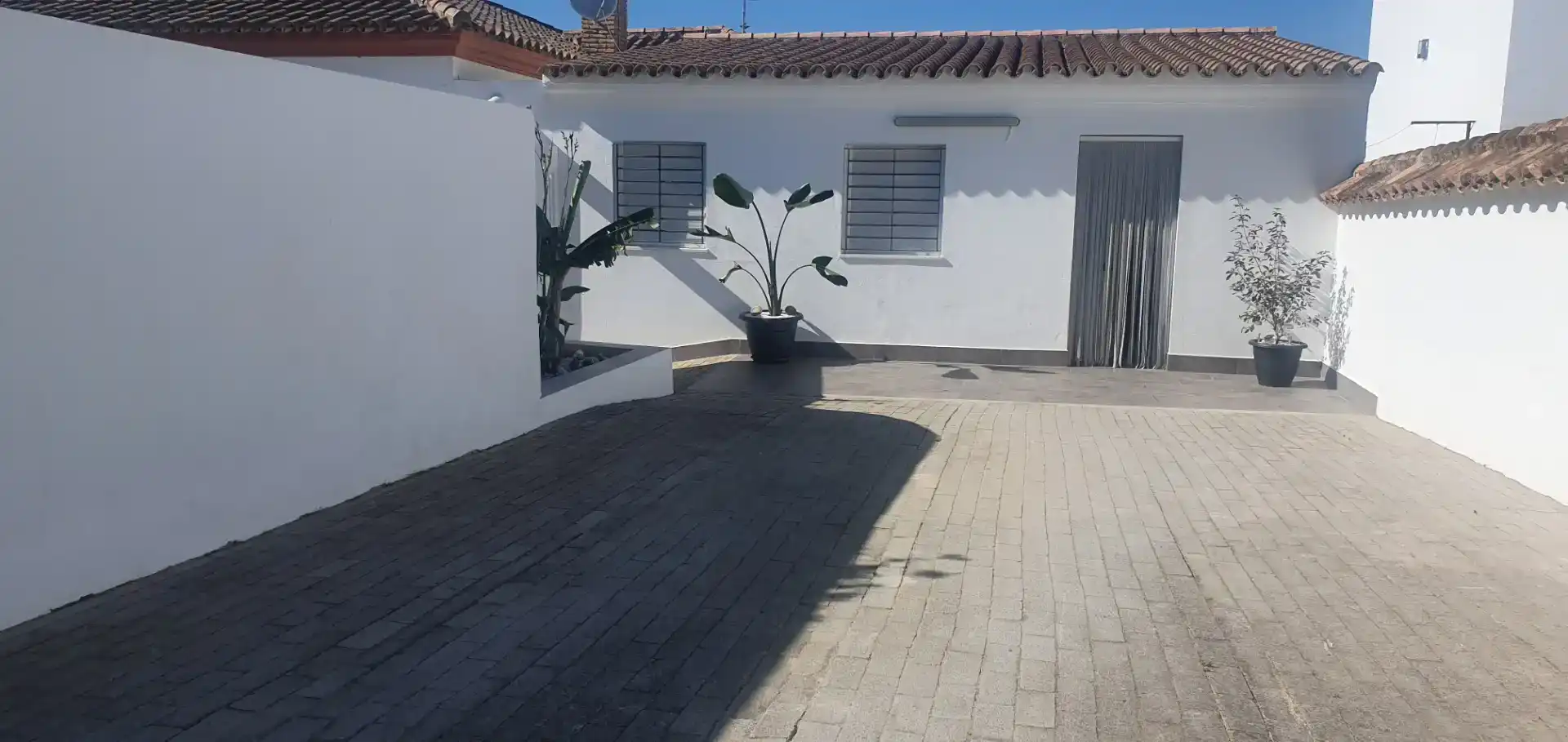 Vista exterior de Pis de lloguer en Conil de la Frontera amb Aire condicionat, Jardí privat i Piscina