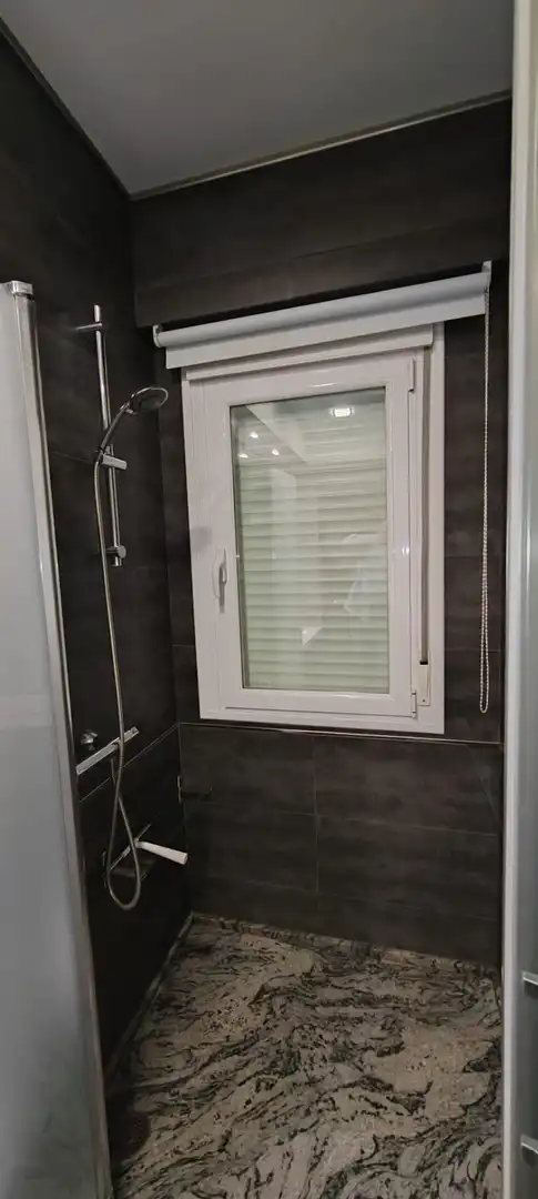 Bathroom of Flat for sale in Fuengirola  with Parquet flooring and Terrace