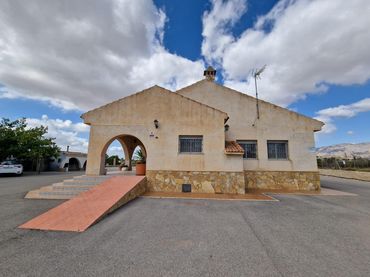Xalet amb jardí en venda a Crevillent