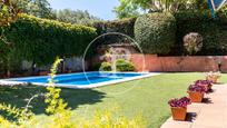 Piscina de Casa o xalet en venda en Terrassa amb Aire condicionat, Piscina i Balcó