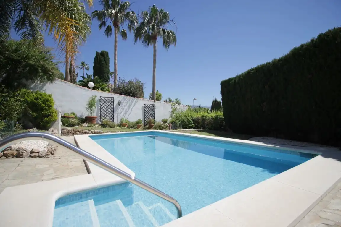 Piscina de Casa o xalet en venda en Vélez-Málaga amb Aire condicionat, Calefacció i Jardí privat