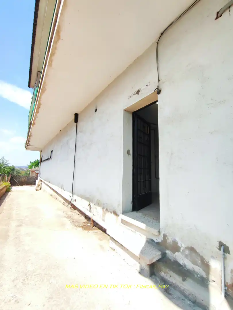 Vista exterior de Local en venda en Lliçà d'Amunt amb Alarma