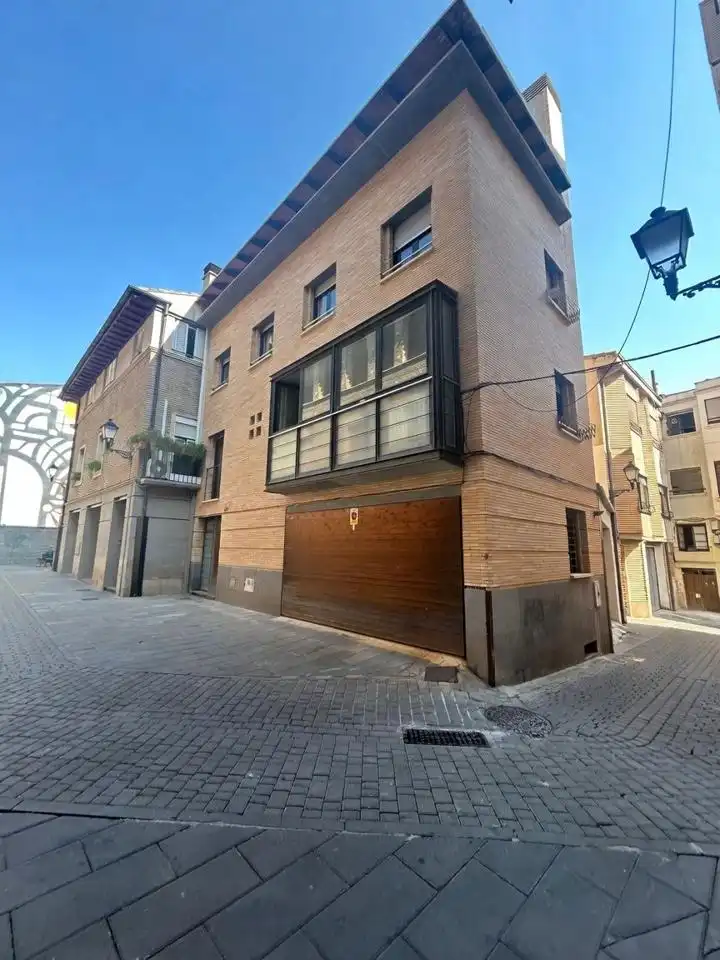 Vista exterior de Casa o xalet en venda en Tudela amb Aire condicionat i Calefacció