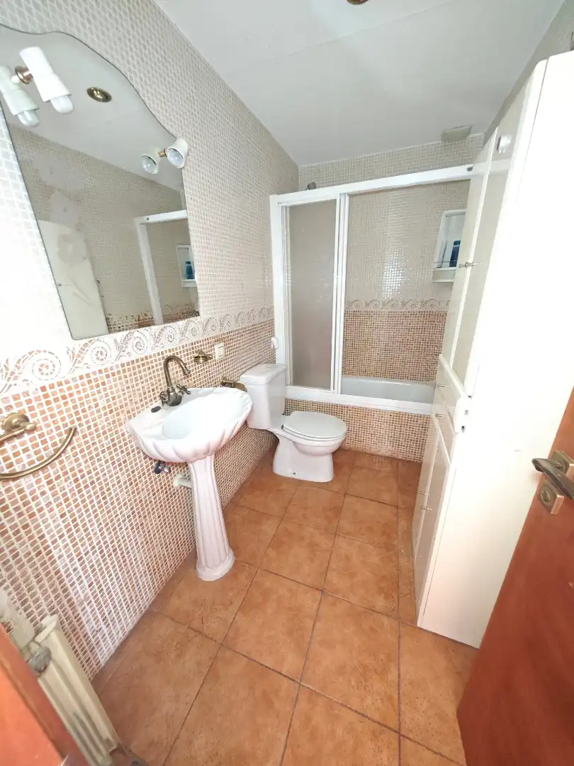 Baño de Casa adosada en venta en Toledo con Aire acondicionado, Calefacción y Horno