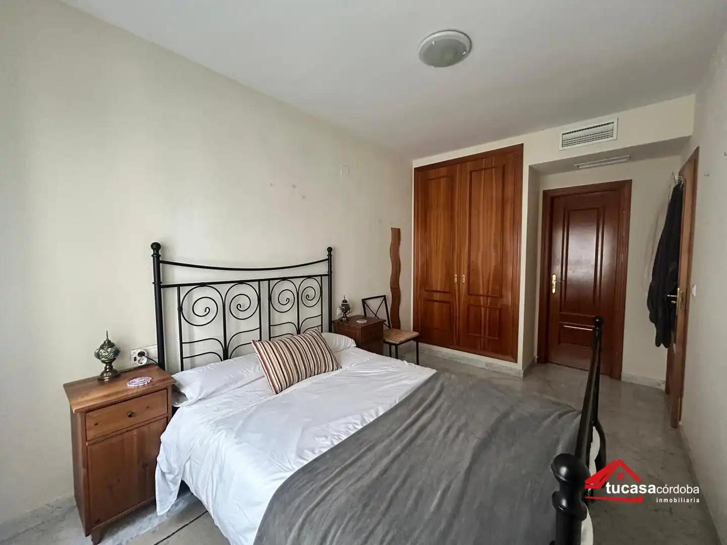 Bedroom of Flat for sale in Córdoba  with Air Conditioner and Furnished