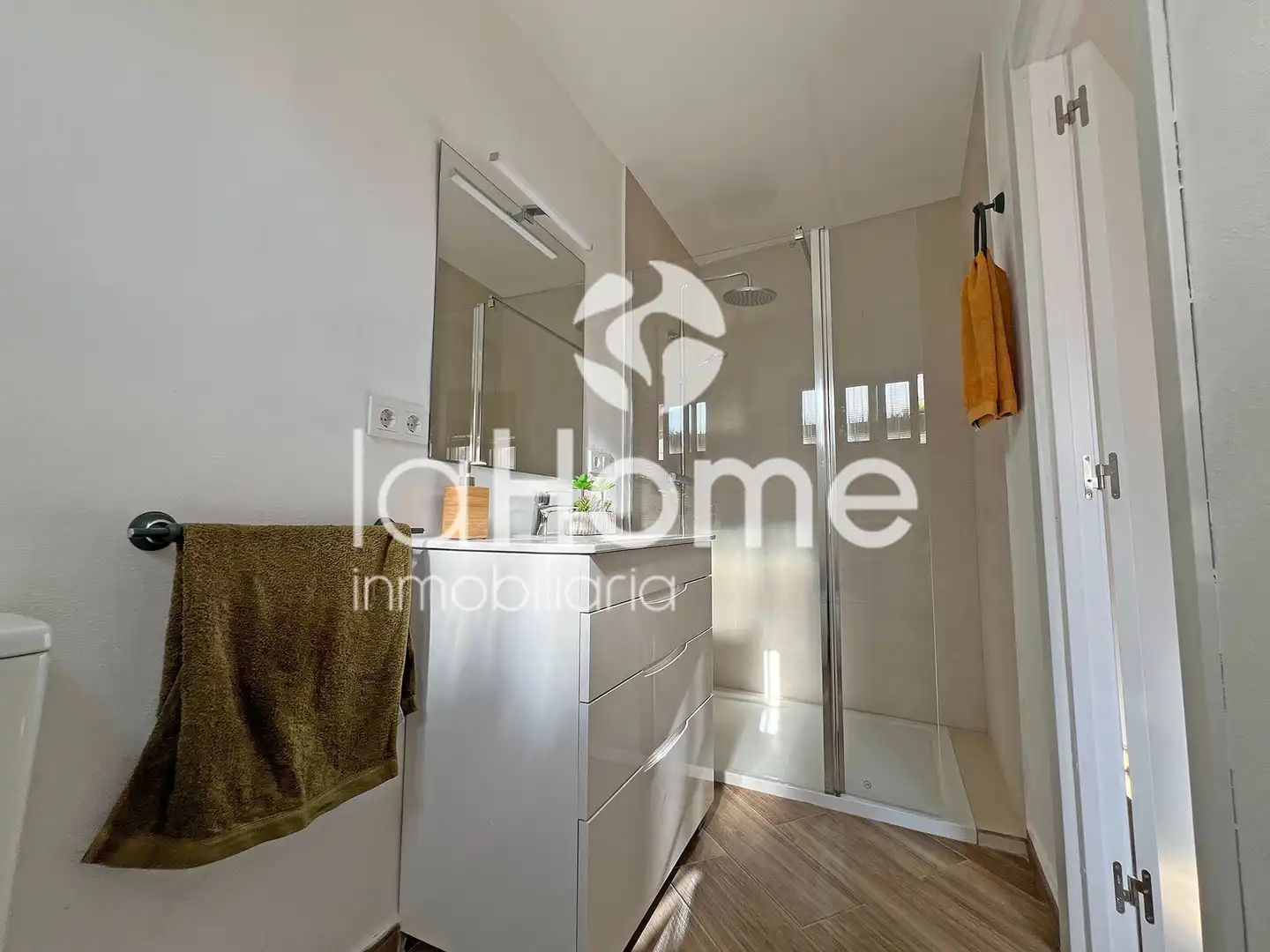 Baño de Casa adosada en venta en Paterna con Aire acondicionado, Terraza y Horno