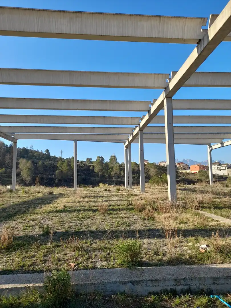 Außenansicht von Fabrikhallen zum Verkauf in El Pont de Vilomara i Rocafort