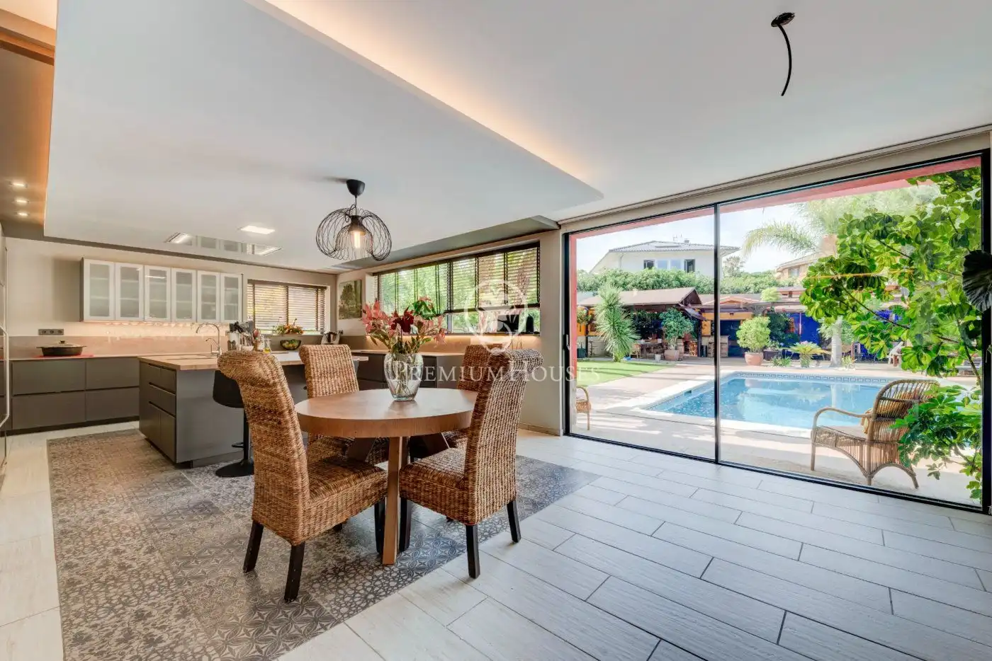 Dining room of Houses for sale in Vilanova i la Geltrú  with Air Conditioner, Heating and Private garden