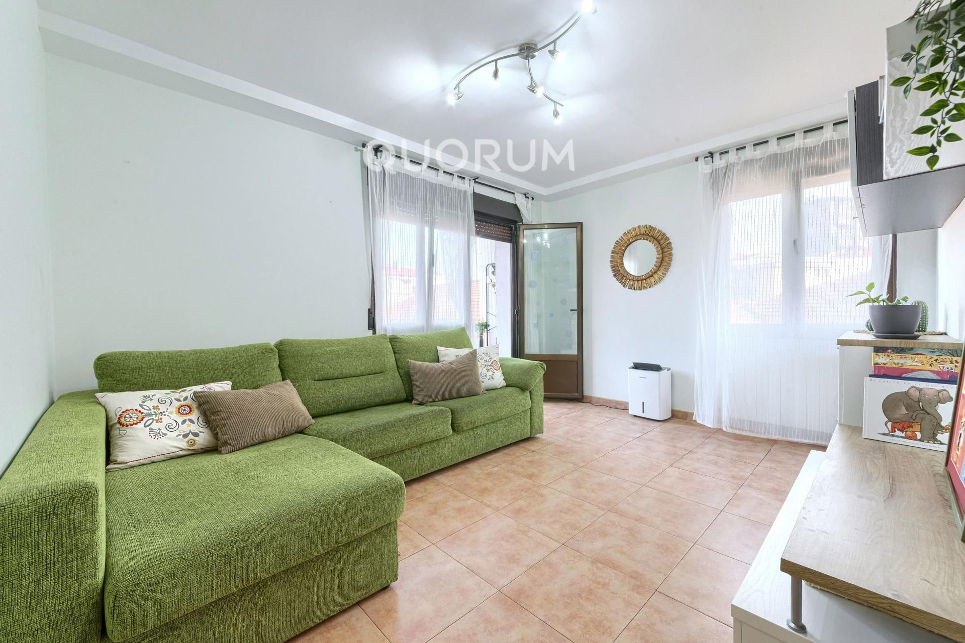 Sala de estar de Piso en venta en Barakaldo  con Calefacción, Terraza y Amueblado