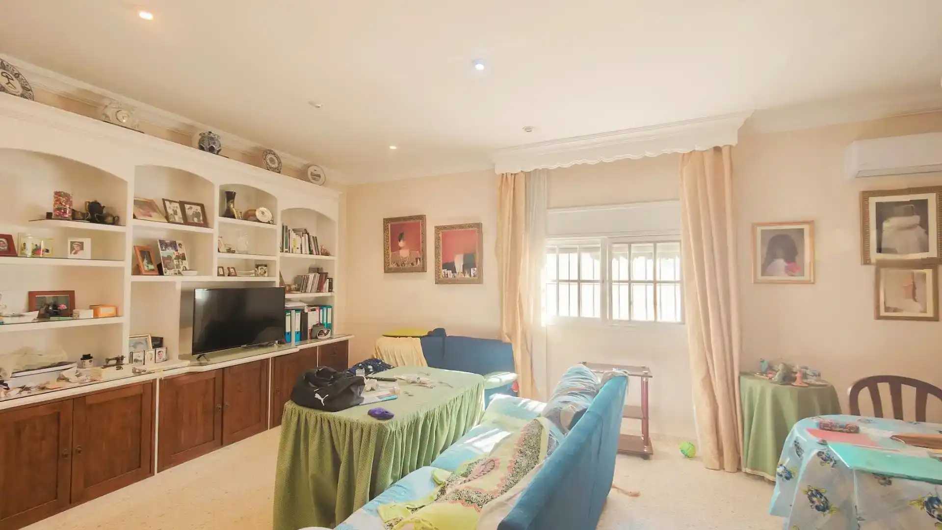 Sala d'estar de Casa o xalet en venda en Sanlúcar de Barrameda amb Aire condicionat
