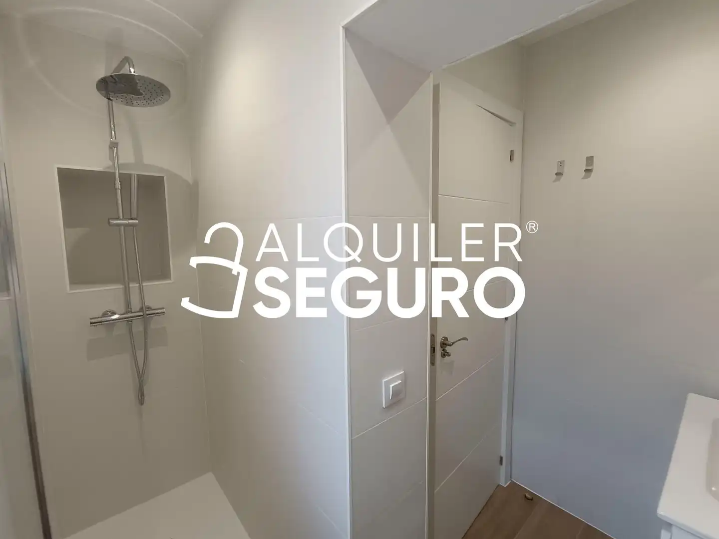 Bany de Pis de lloguer en Madrid amb Aire condicionat i Calefacció