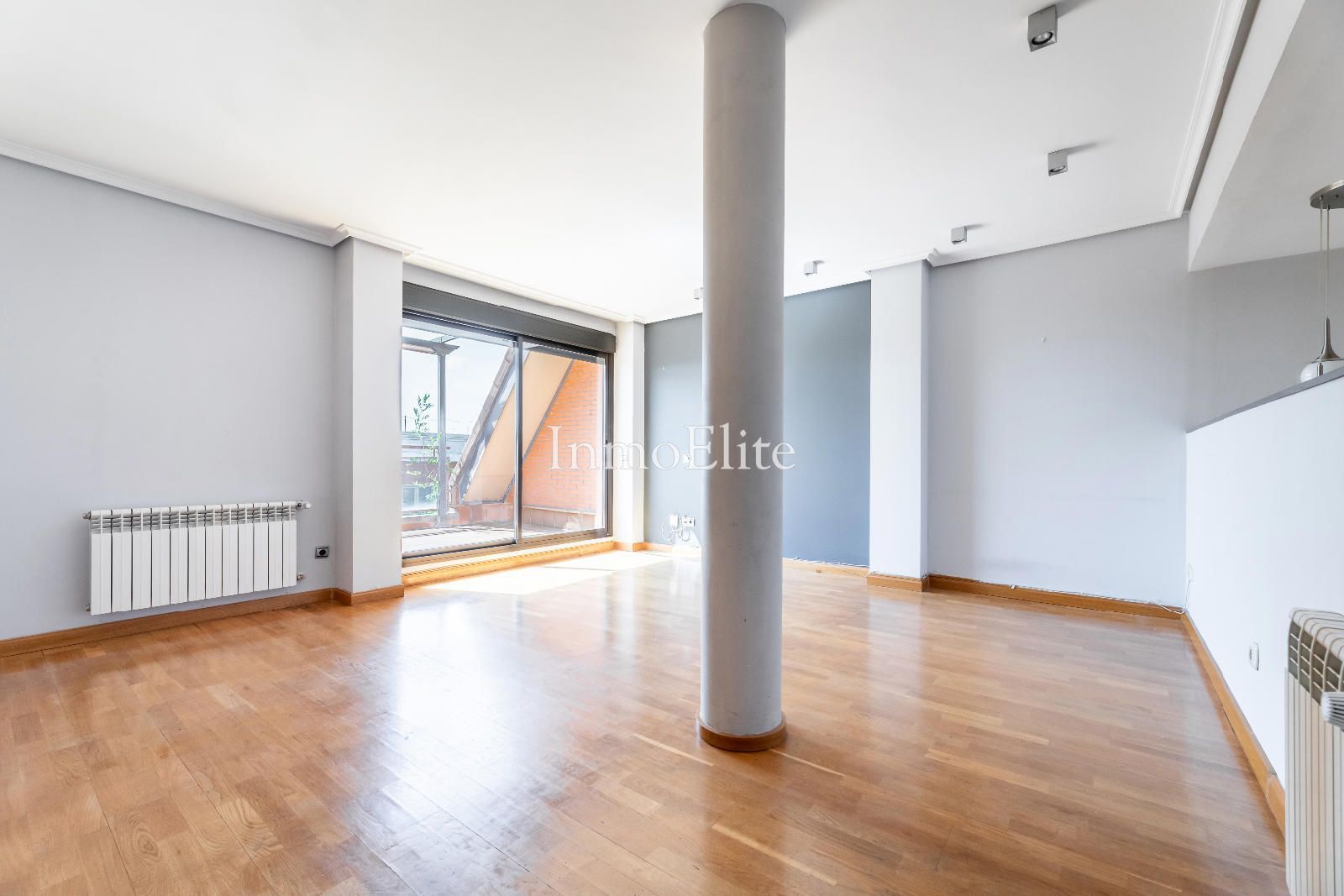 Living room of Attic for sale in Las Rozas de Madrid  with Air Conditioner, Heating and Parquet flooring
