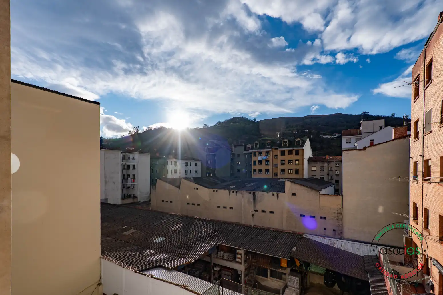 Vista exterior de Piso en venta en Mieres (Asturias) con Calefacción
