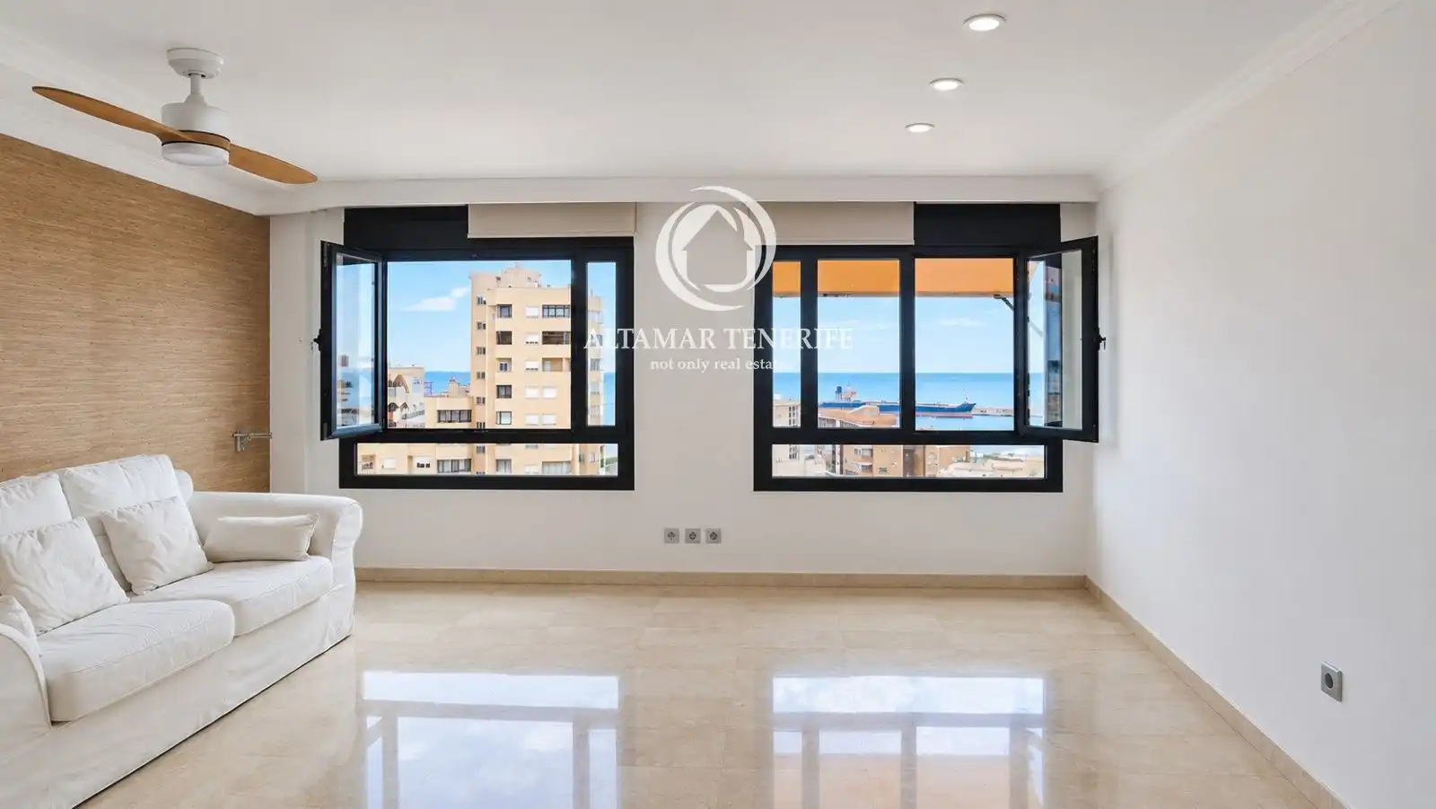 Sala d'estar de Apartament en venda en Santa Cruz de Tenerife amb Aire condicionat i Traster