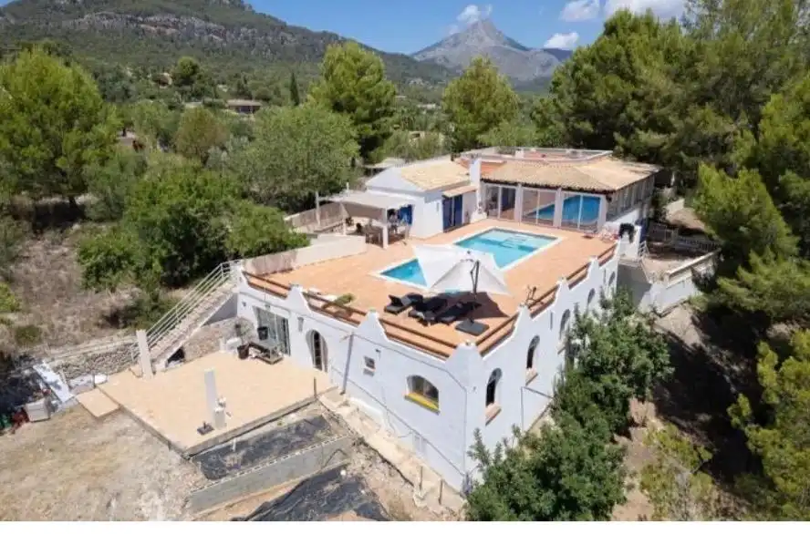 Vista exterior de Casa o xalet en venda en Calvià amb Aire condicionat, Calefacció i Jardí privat