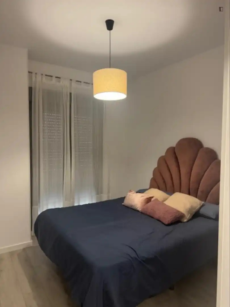 Habitación de Apartamento de alquiler en Dos Hermanas con Aire acondicionado, Calefacción y Amueblado