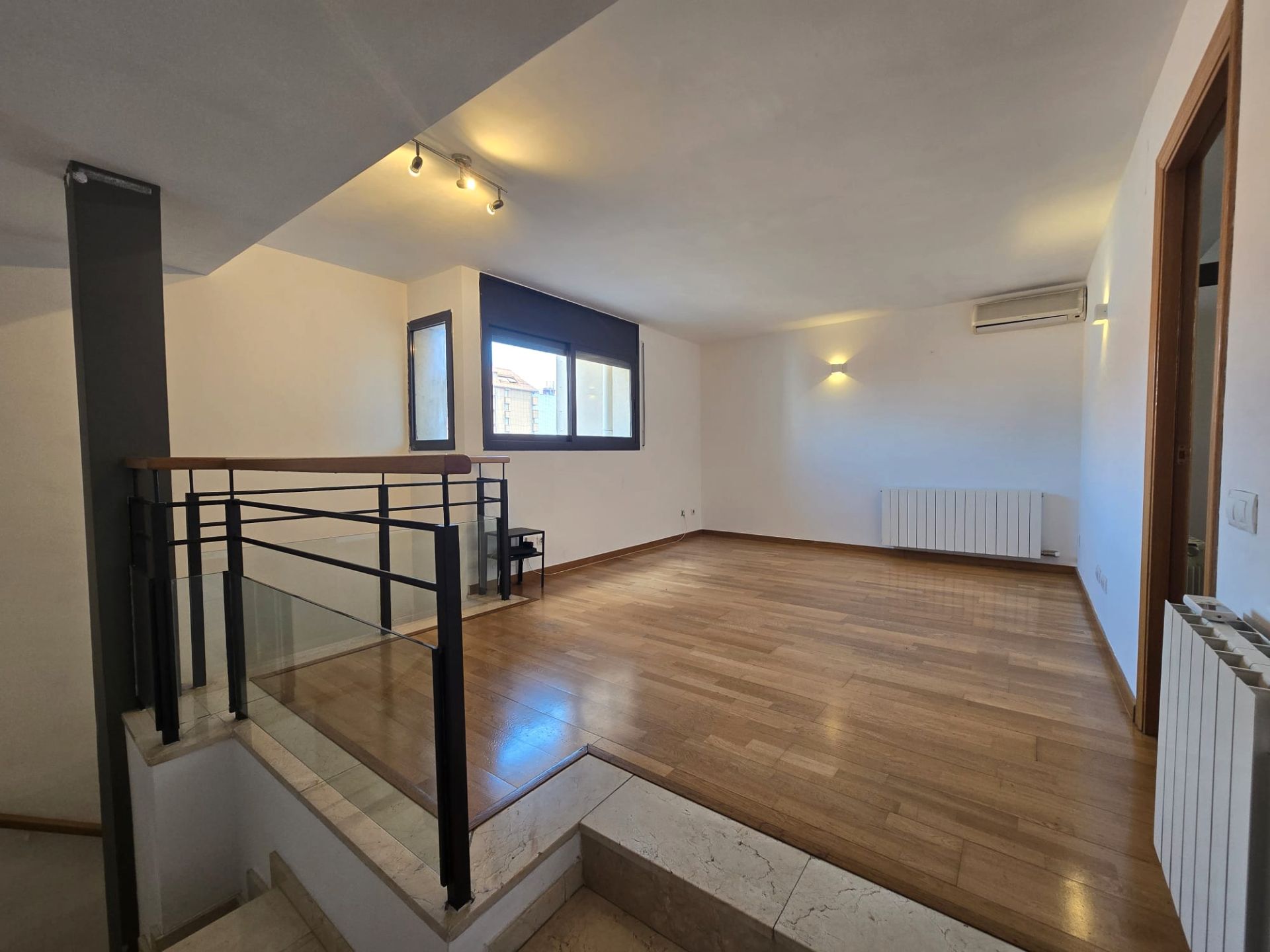 Duplex to rent in Granollers  with Air Conditioner, Heating and Storage room