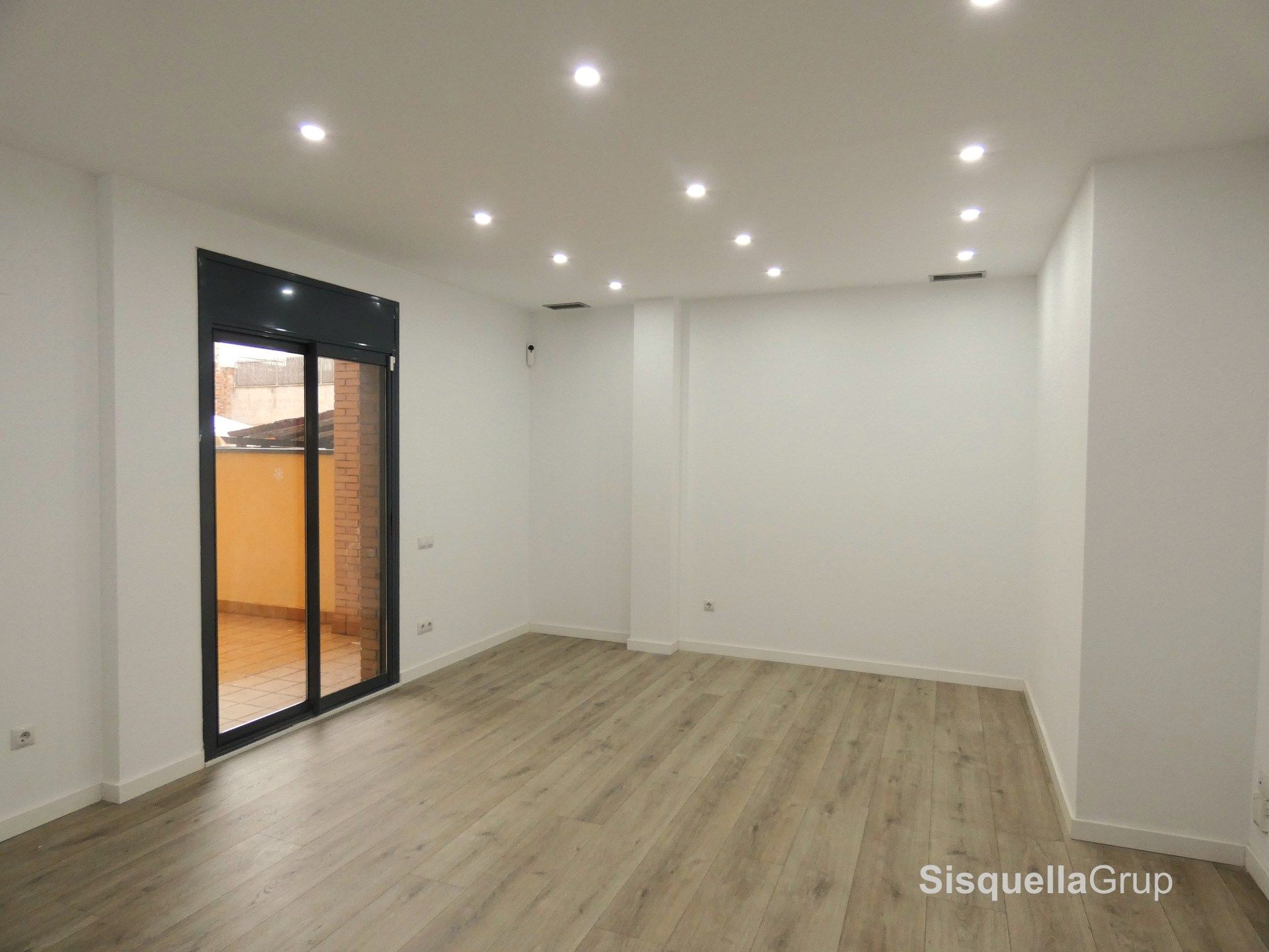 Planta baja en venta en Cerdanyola del Vallès con Aire acondicionado, Calefacción y Terraza