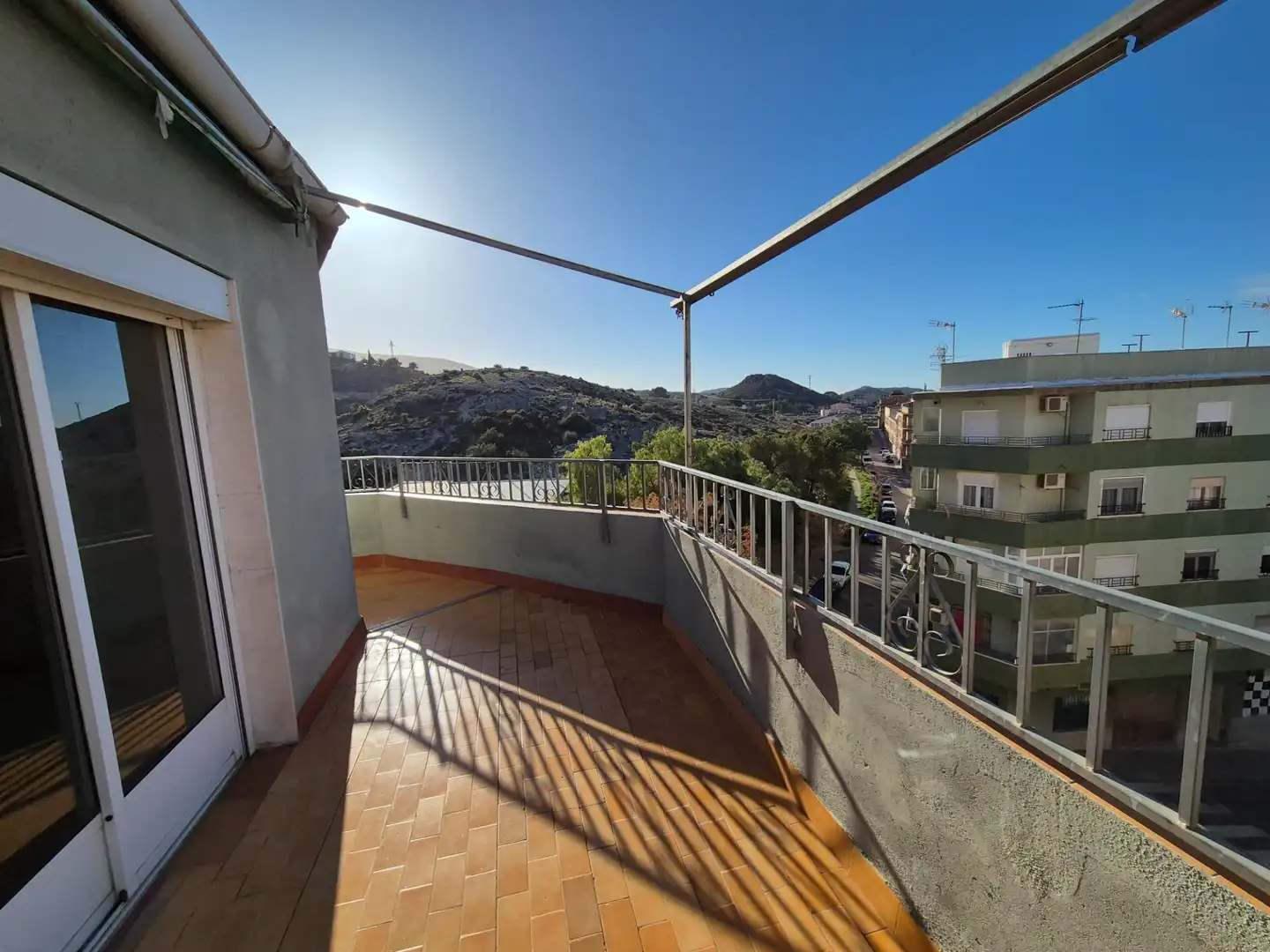 Vista exterior de Àtic en venda en Petrer amb Terrassa i Moblat