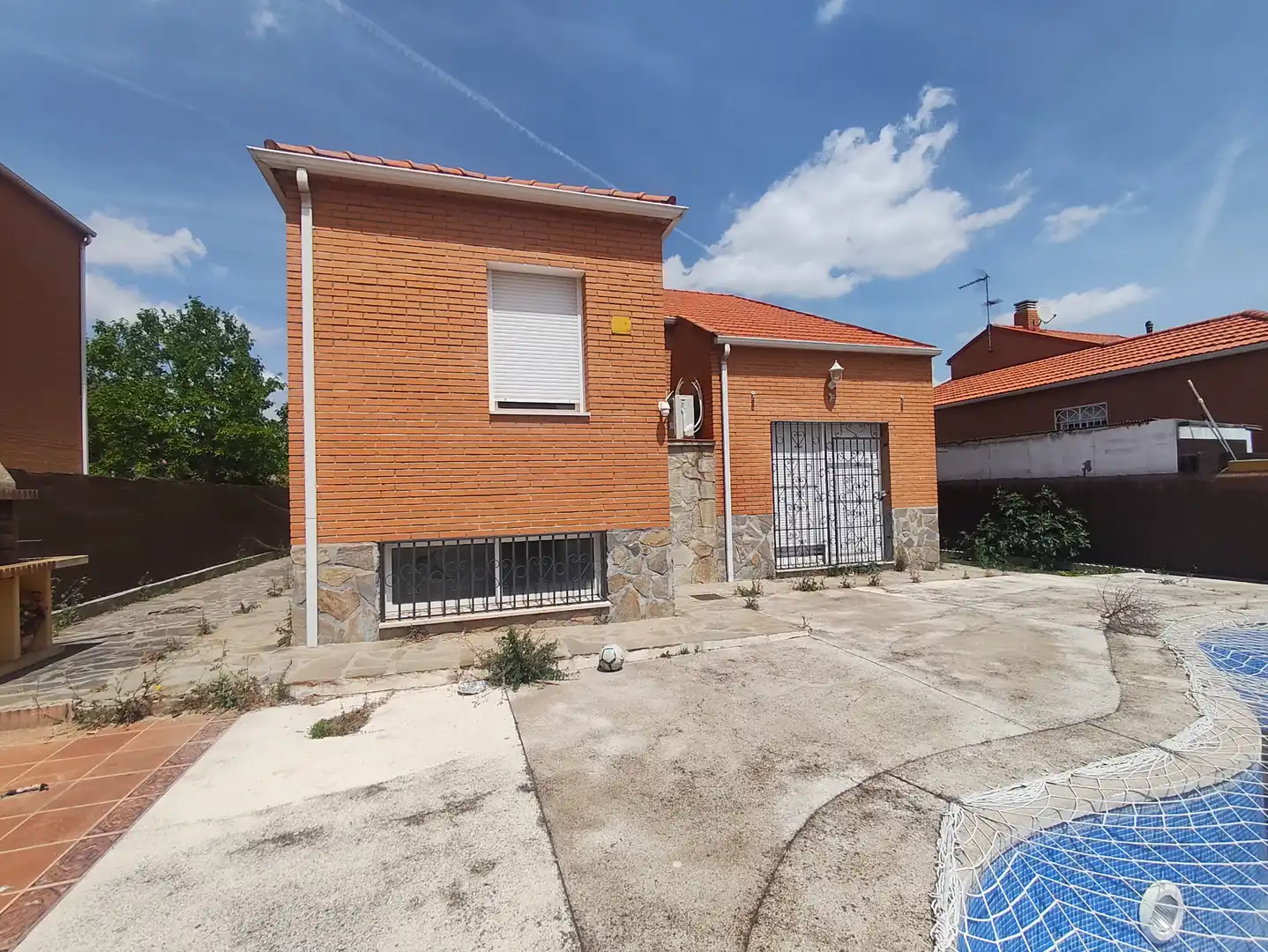Vista exterior de Casa o xalet en venda en Las Ventas de Retamosa amb Aire condicionat, Calefacció i Jardí privat