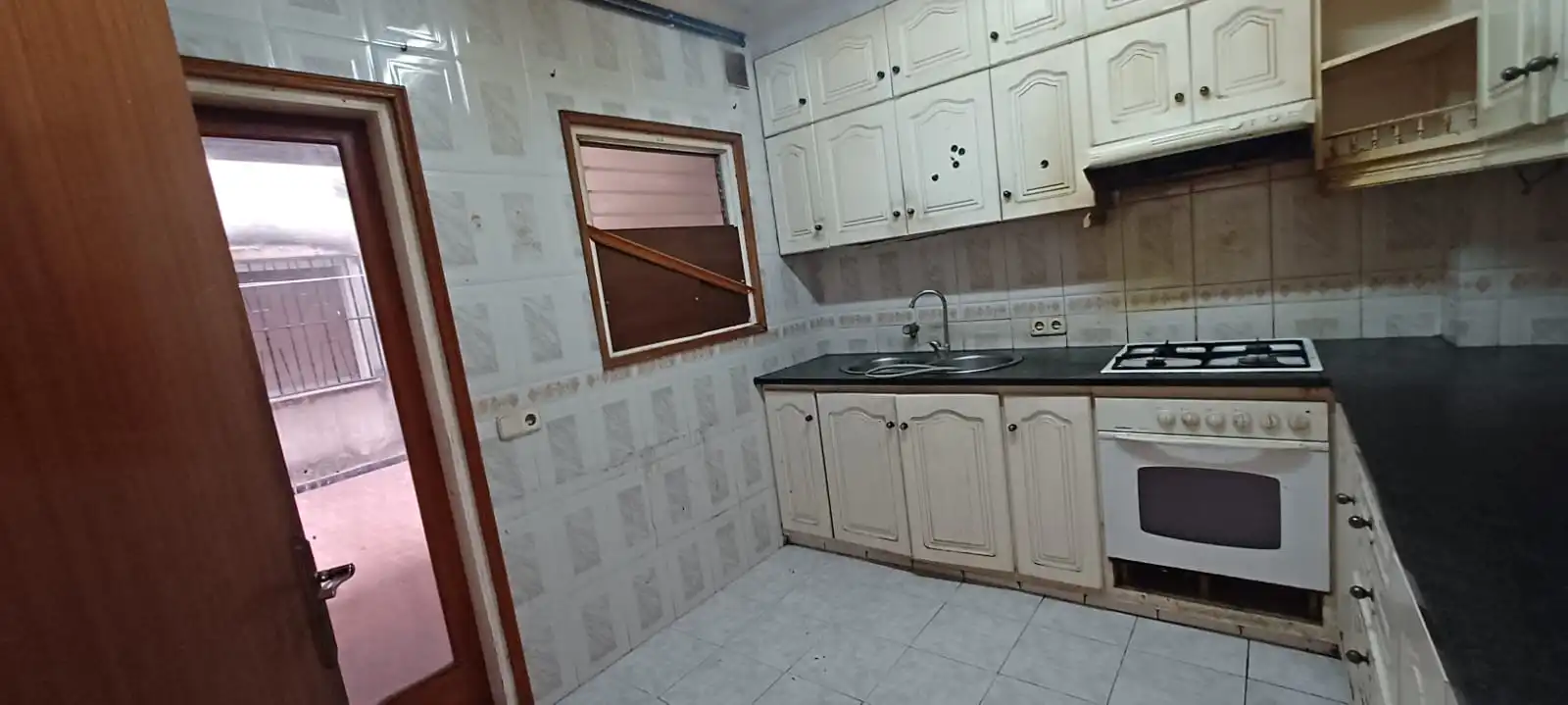 Kitchen of Flat for sale in Figueres