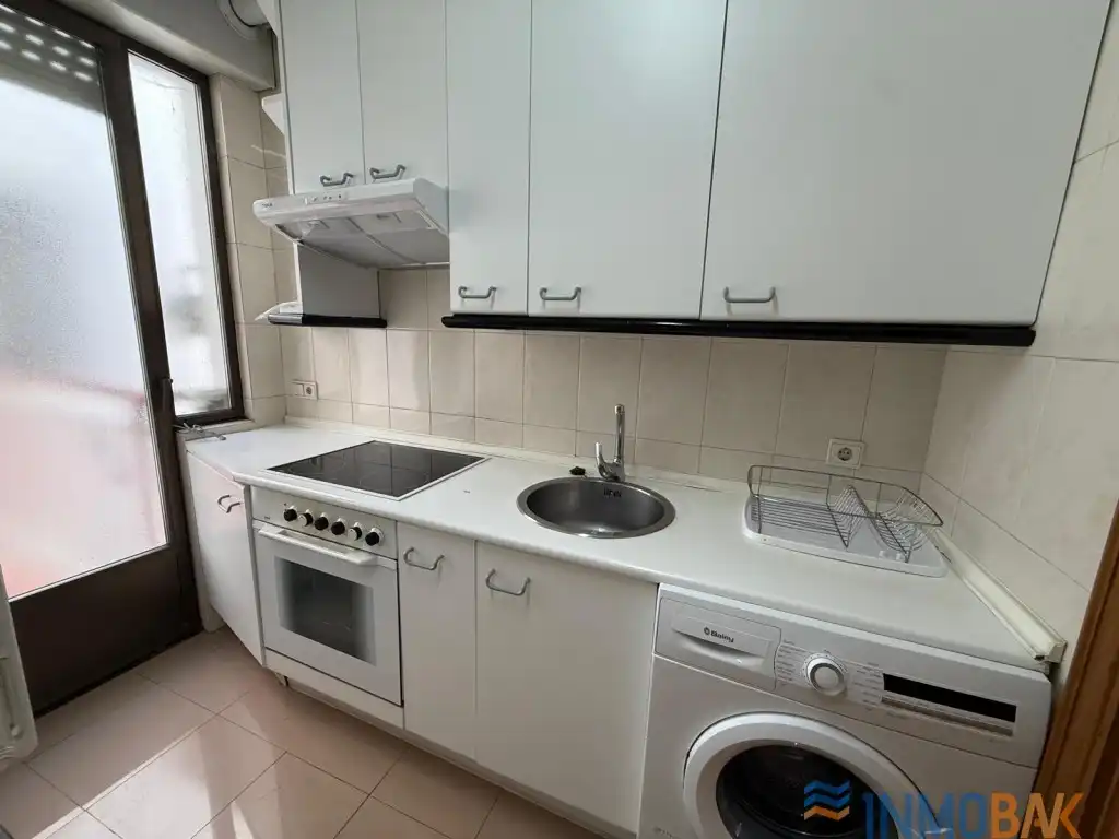 Flat with terrace to rent in San Bernardo - Carmelitas - Campus, imagen 3