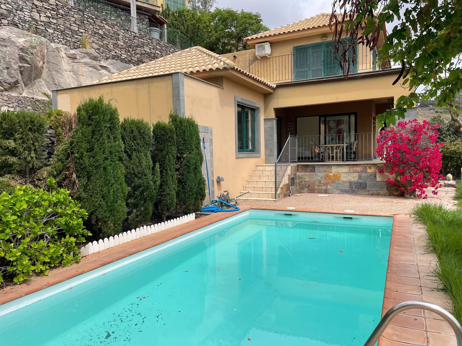 House or chalet for sale in Calle LISZT, Montaña - La Data