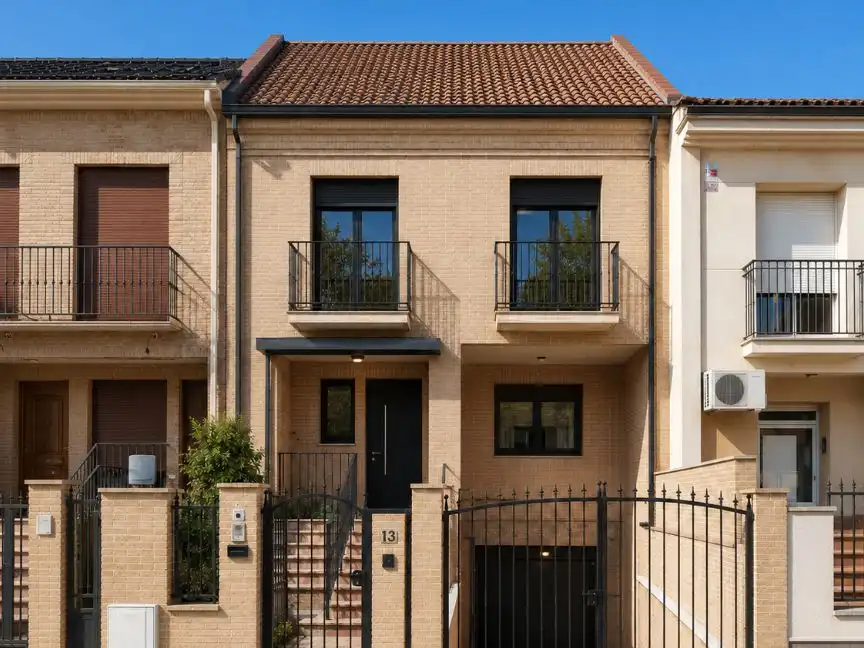 Casa a schiera con giardino in vendita a Calle de Puerto Rico 17