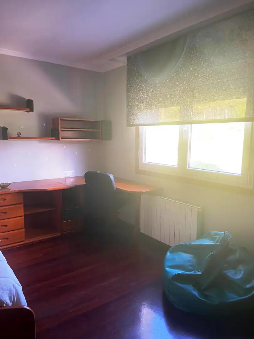 Dormitori de Casa o xalet de lloguer en Cangas  amb Calefacció, Jardí privat i Terrassa