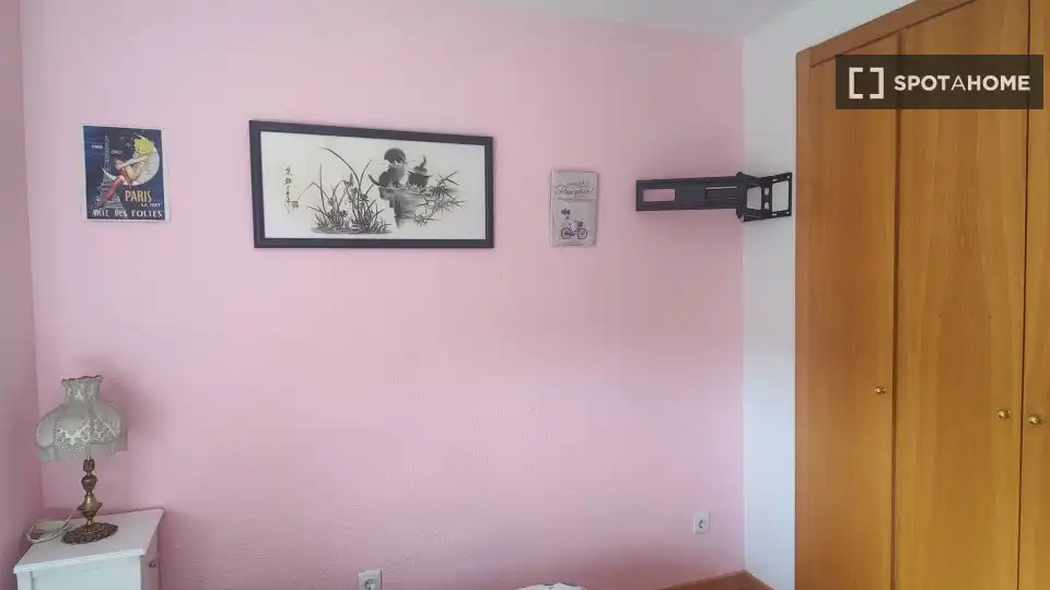 Bedroom of Flat for share in Madrid  with Air Conditioner, Heating and Terrace