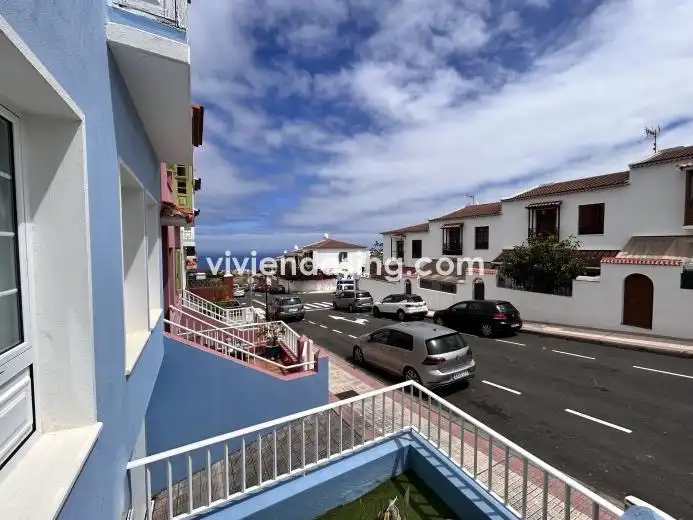 Außenansicht von Einfamilien-Reihenhaus zum Verkauf in La Orotava mit Terrasse und Balkon