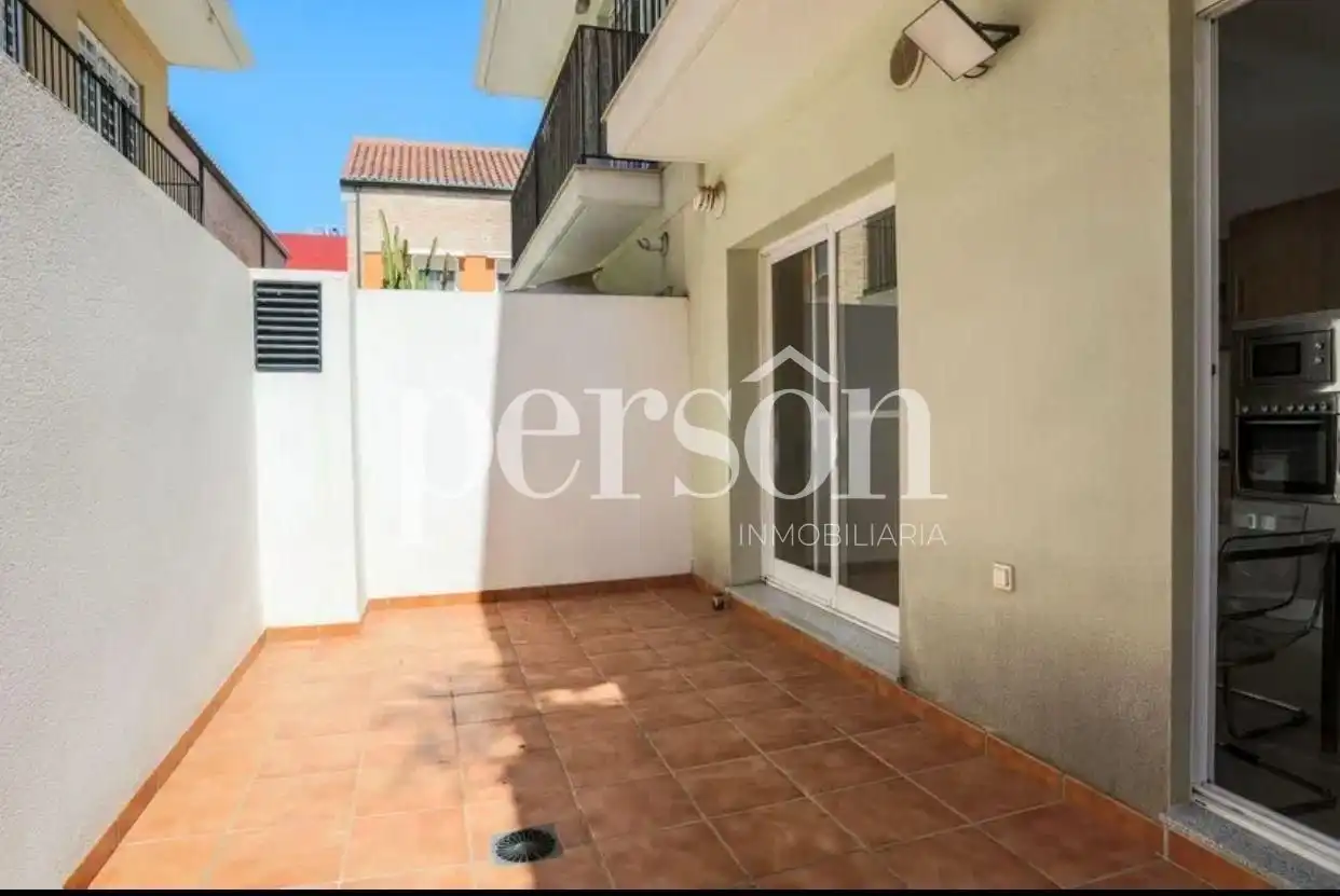Terrasse von Einfamilien-Reihenhaus zum Verkauf in Moncada mit Klimaanlage, Privatgarten und Terrasse