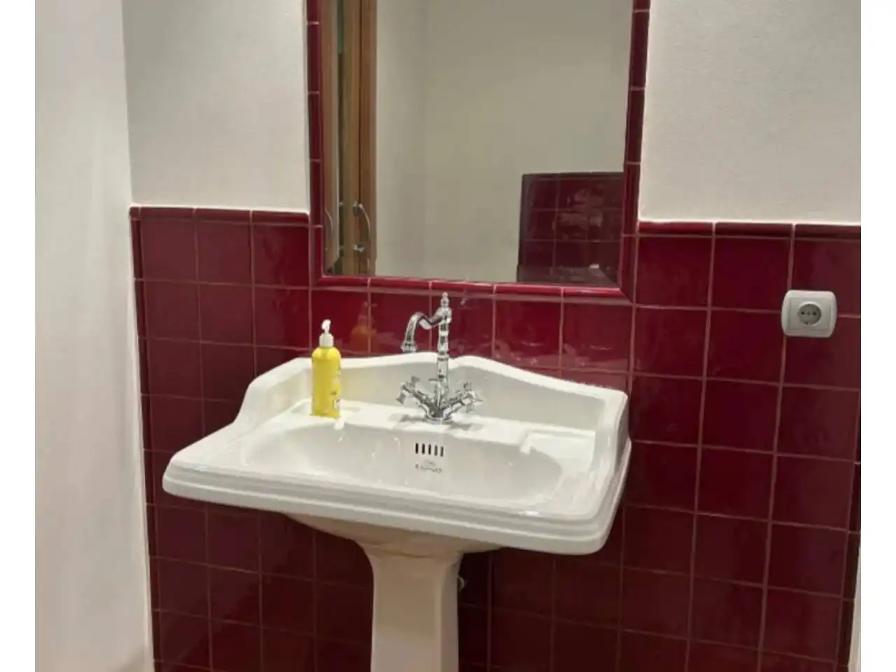 Bany de Pis en venda en Ourense Capital  amb Moblat i Balcó
