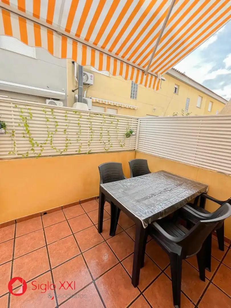 Terrasse von Einfamilien-Reihenhaus zum Verkauf in Almazora / Almassora mit Klimaanlage, Heizung und Terrasse