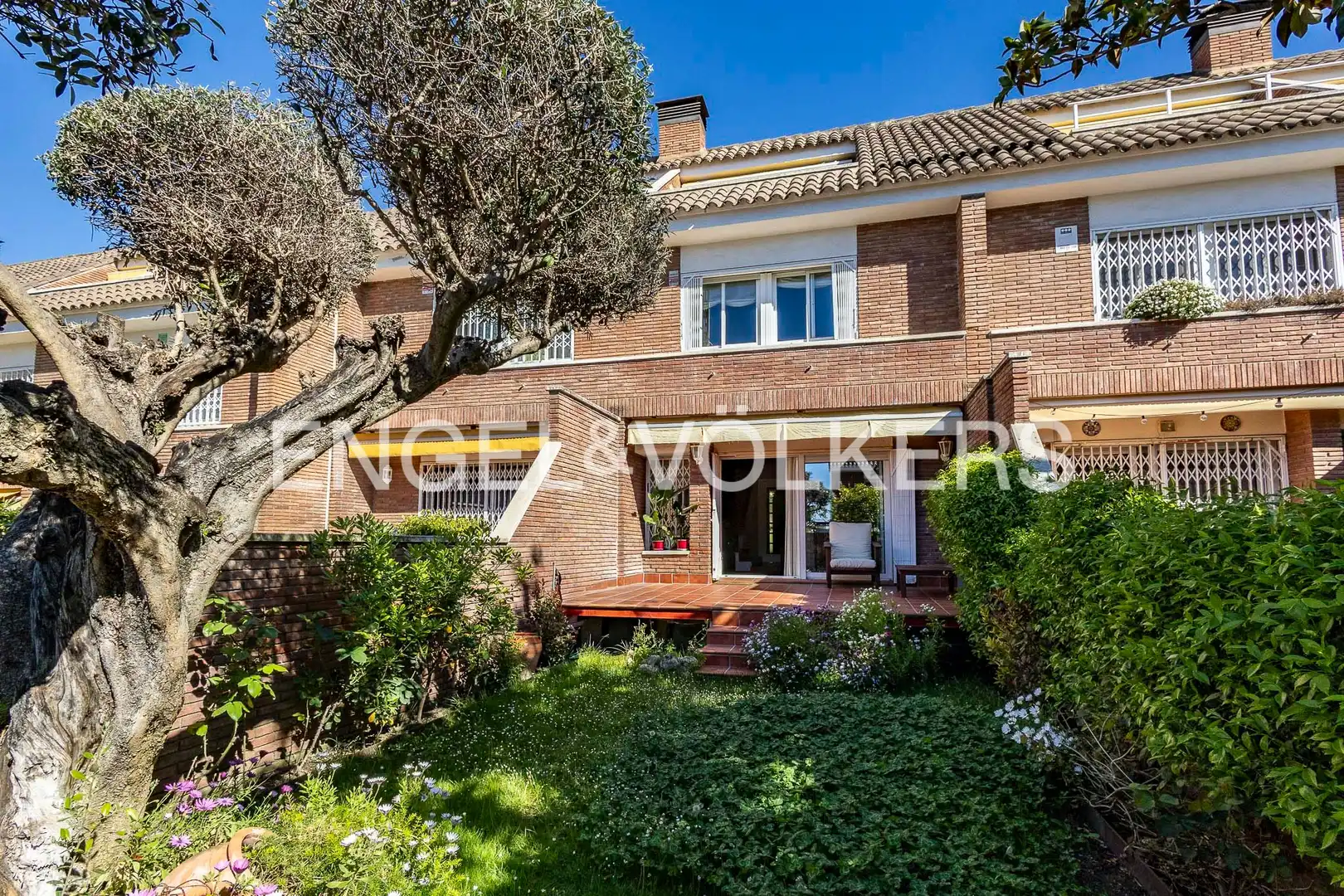Vista exterior de Casa o chalet en venta en Sant Feliu de Llobregat con Calefacción, Jardín privado y Terraza