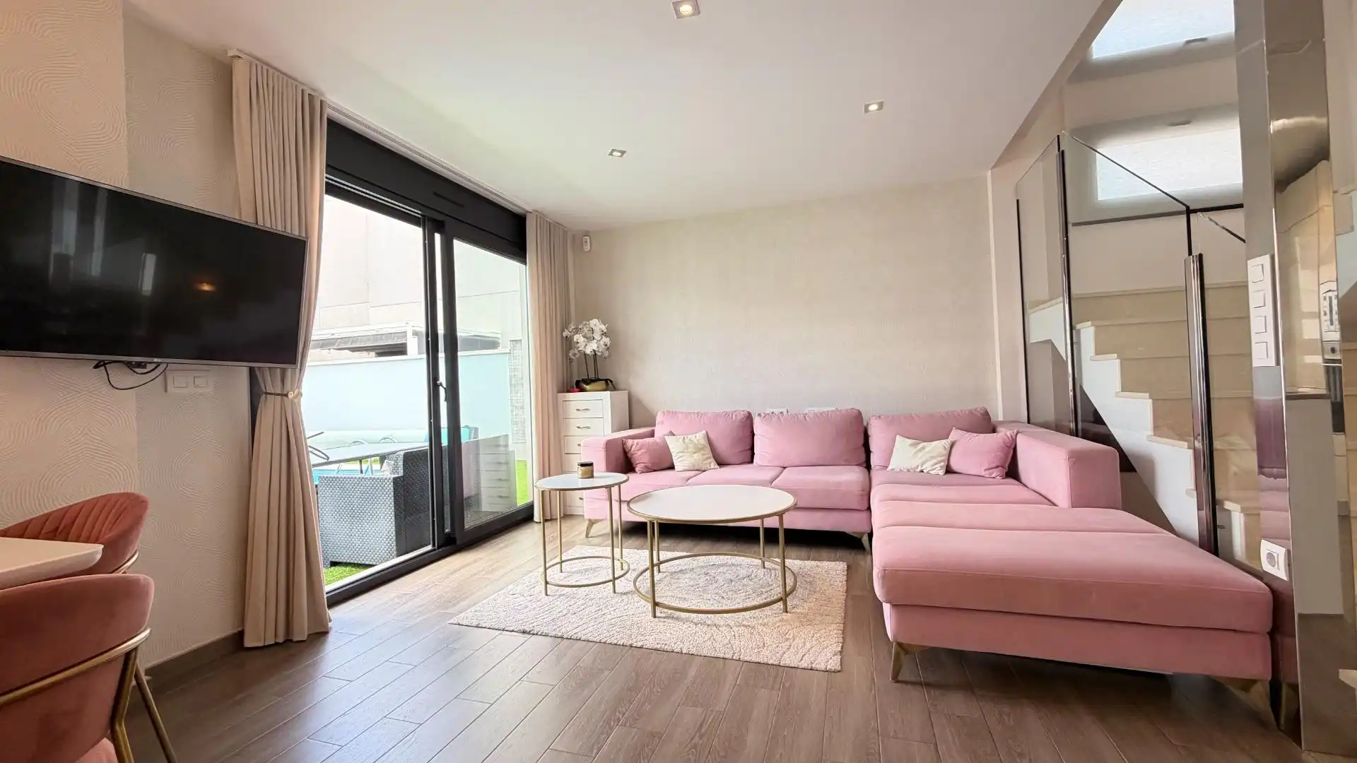 Living room of Houses for sale in Torrevieja  with Air Conditioner, Private garden and Terrace